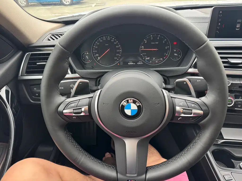BMW 3 Series 2019 — фото 10