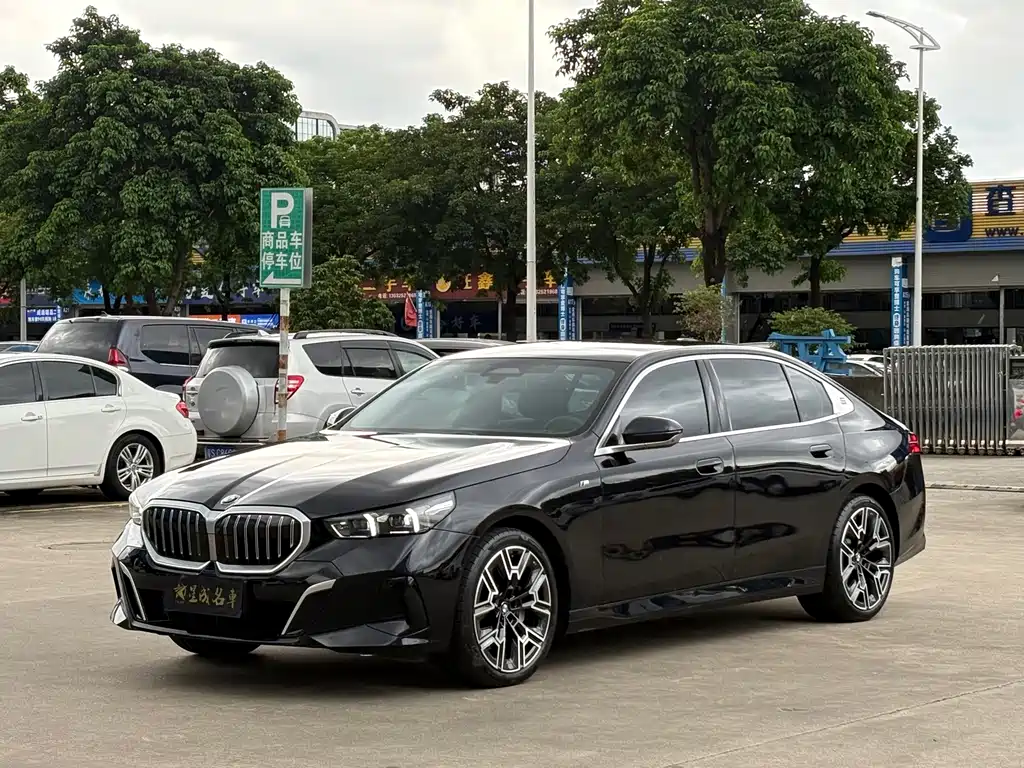 BMW 5 Series 2024 — фото 1