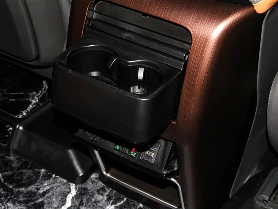 Toyota Granvia — фото 29