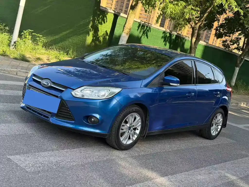 Ford Focus 2013 — фото 1
