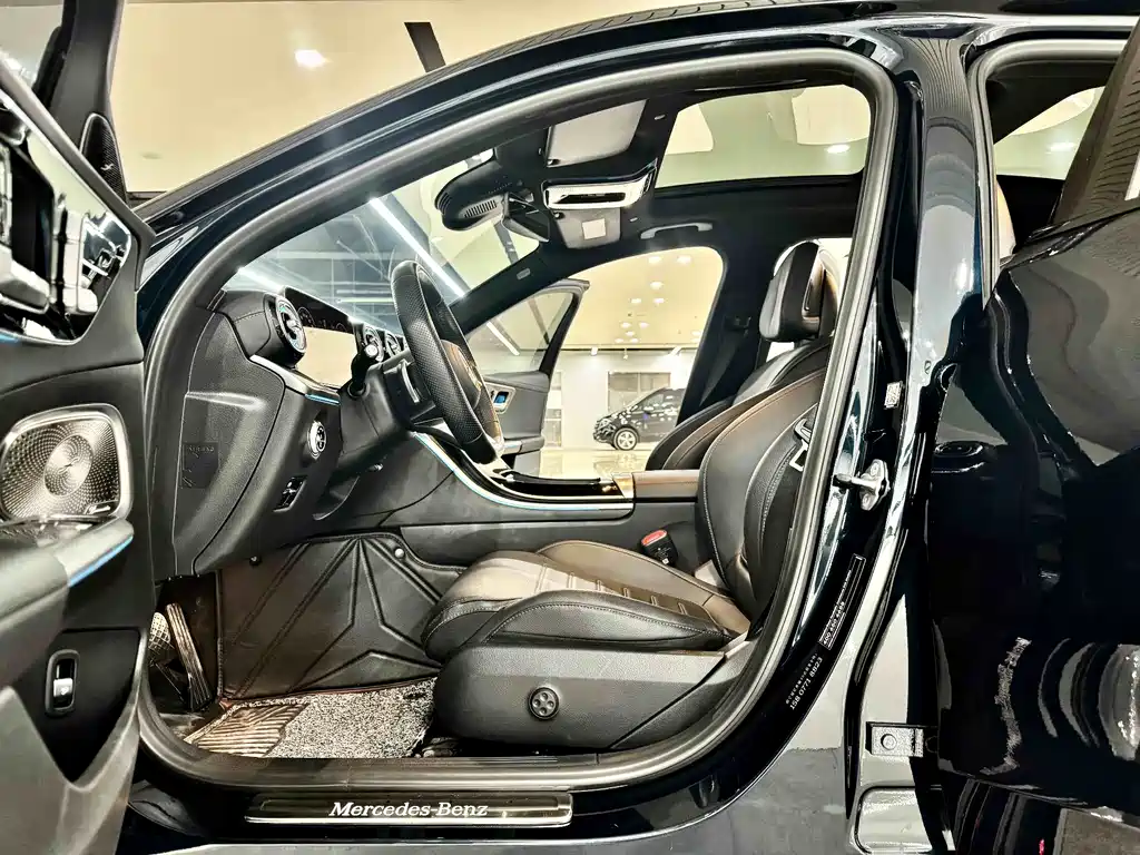 Mercedes-Benz C-Class 2023 — фото 13