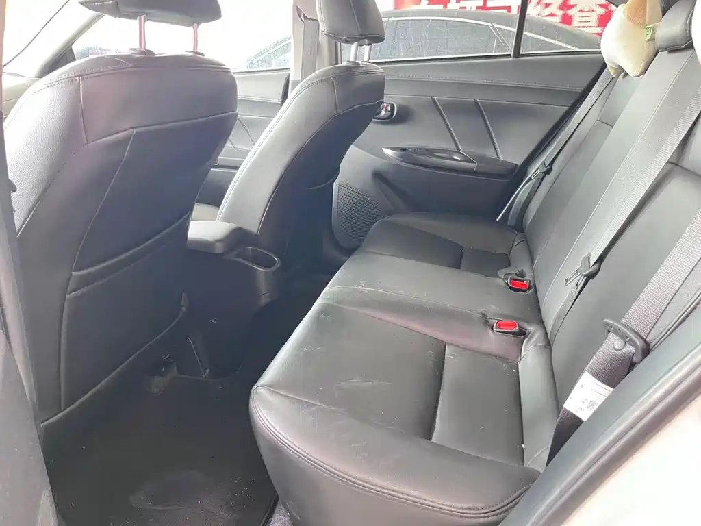 Toyota Yaris L 2022 — фото 4