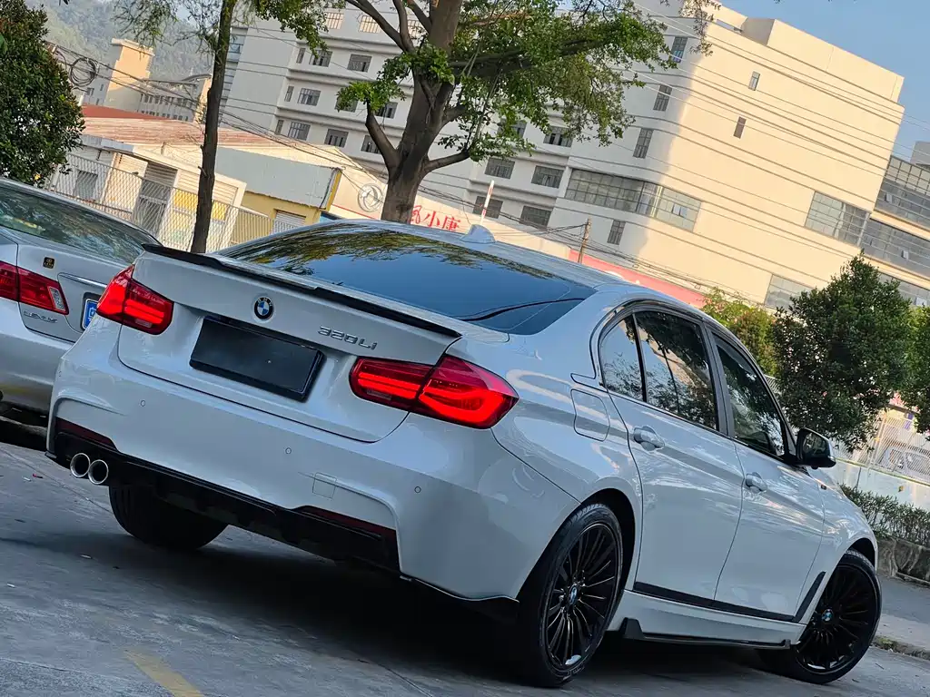 BMW 3 Series 2019 — фото 6