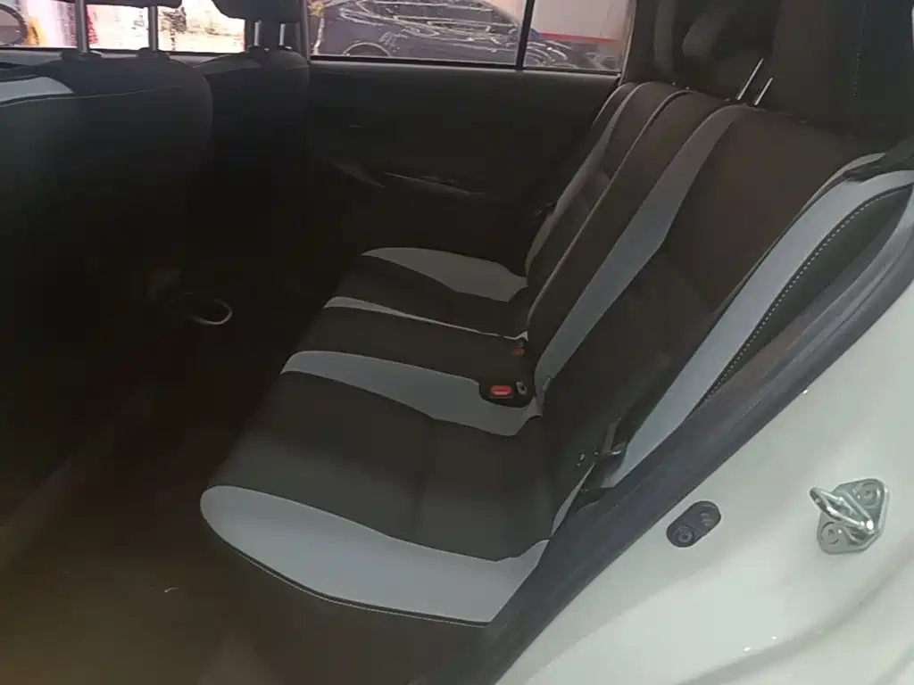 Toyota Yaris L 2023 — фото 17