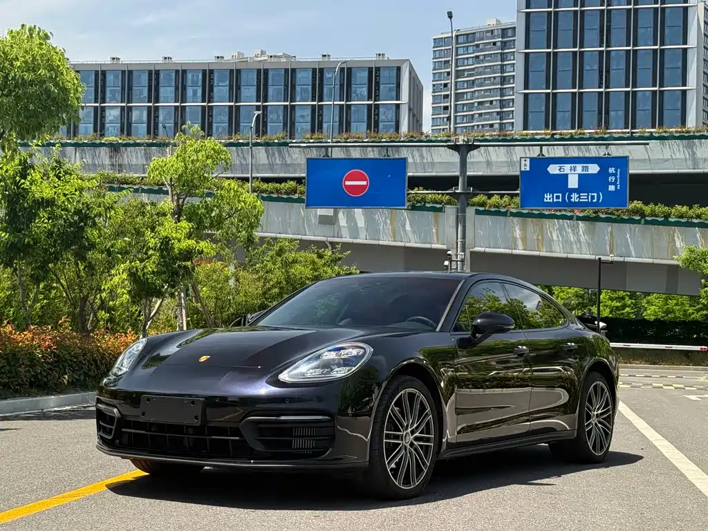 Porsche Panamera 2023 — фото 1