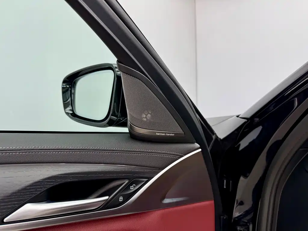 BMW 5 Series 2020 — фото 10