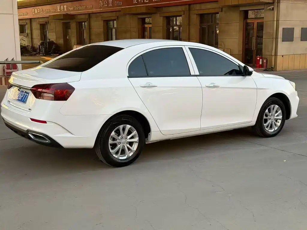 Geely Emgrand 2021