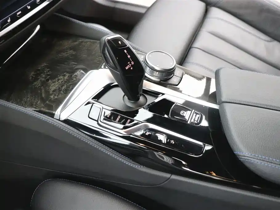 BMW 6 Series GT 2024 — фото 15