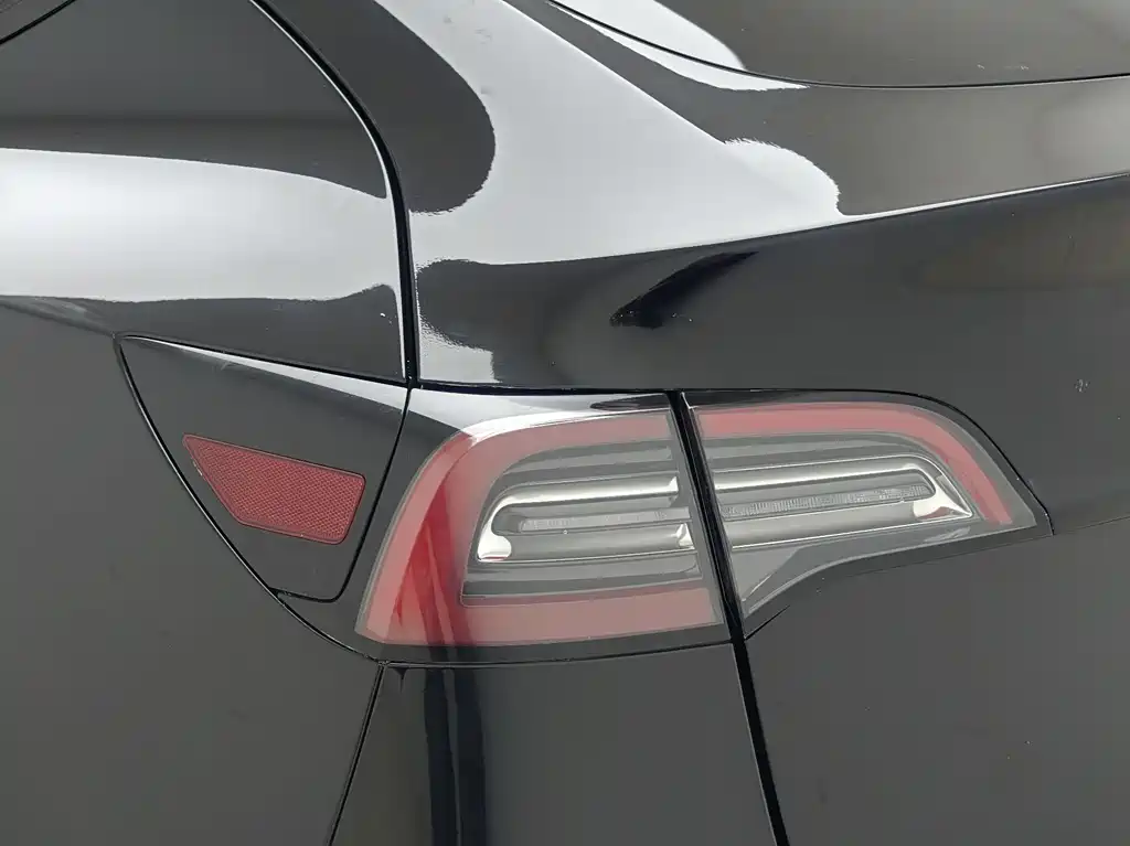 Tesla Model Y 2023 — фото 13