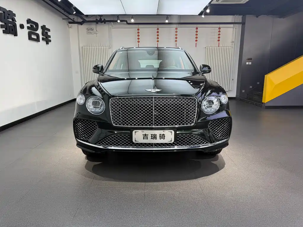 Bentley Bentayga 2021 — фото 2