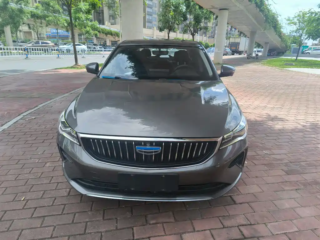 Geely Emgrand 2022