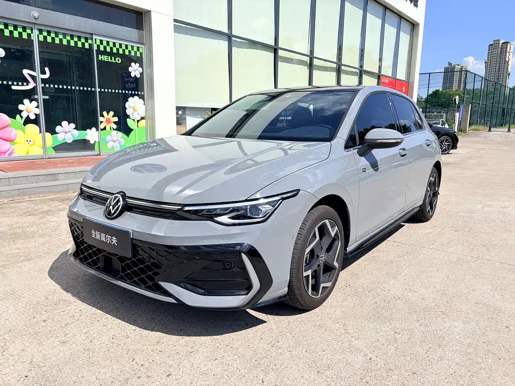 Volkswagen Golf 2025