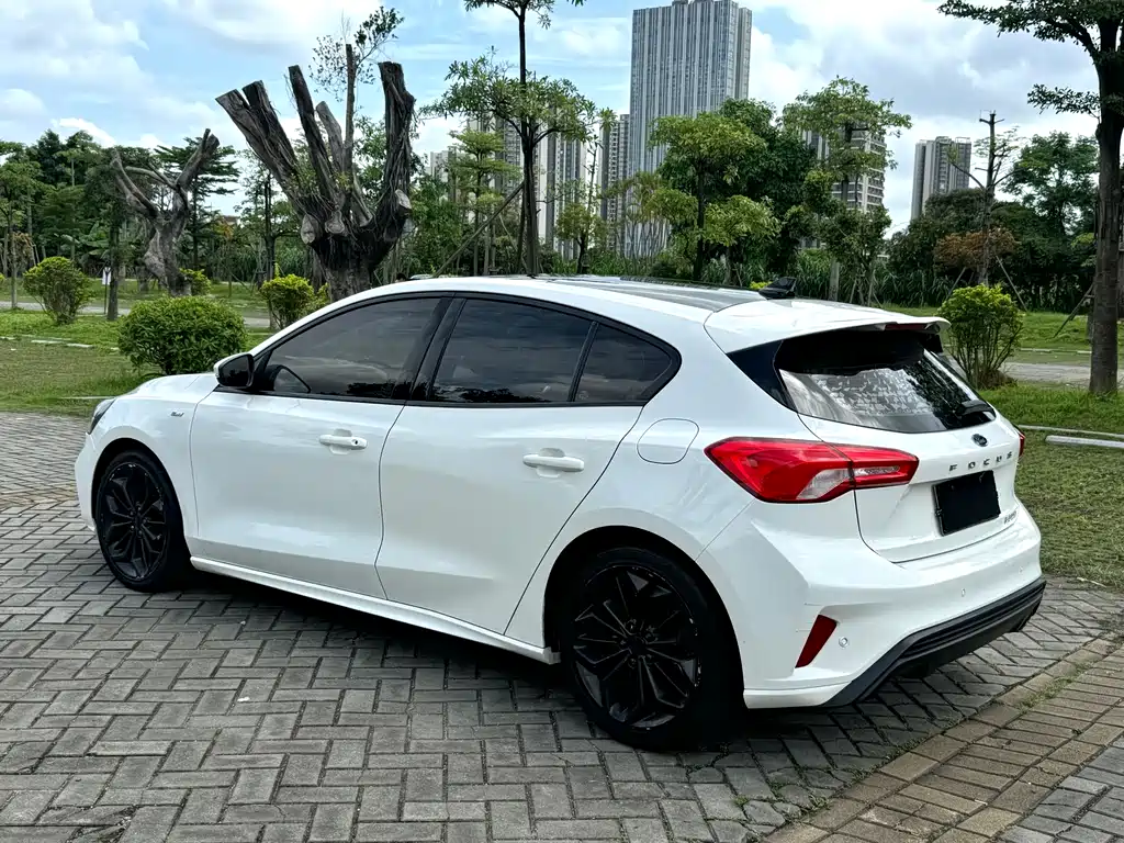Ford Focus 2021 — фото 15