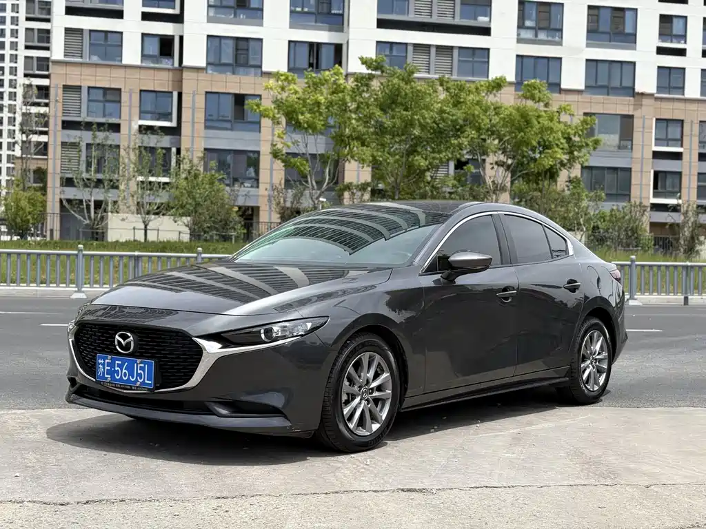 Mazda 3 Axela 2022 — фото 1