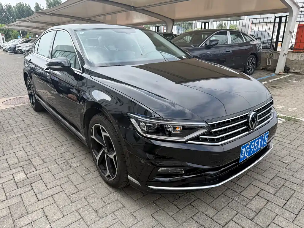 Volkswagen Magotan 2025