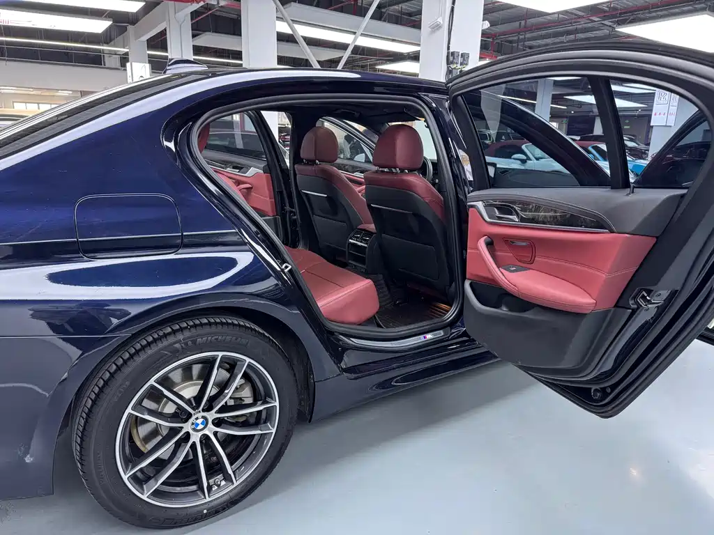 BMW 5 Series 2023 — фото 16