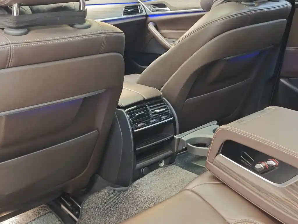 BMW 5 Series New Energy 2018 — фото 27