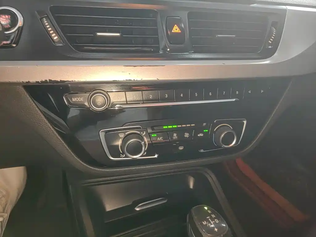 BMW 1 Series 2018 — фото 13