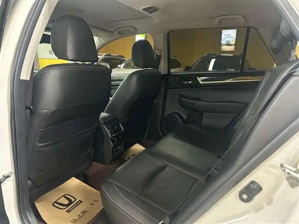 Subaru Outback 2017 — фото 10