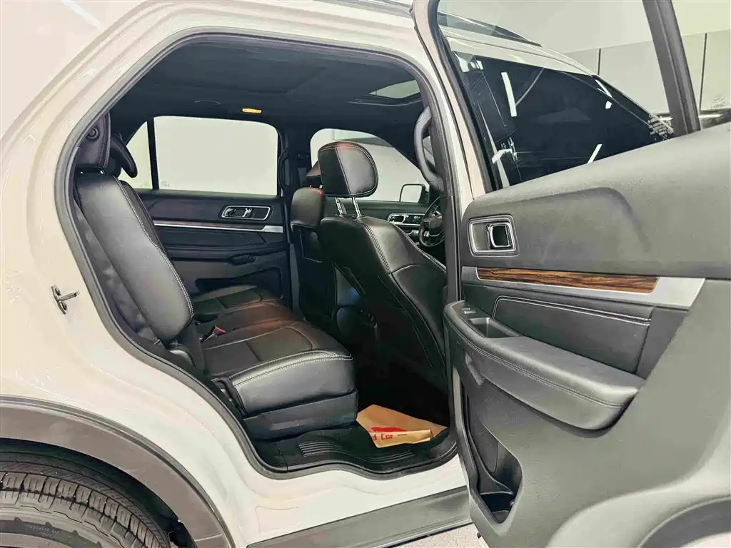 Ford Explorer 2018 — фото 25