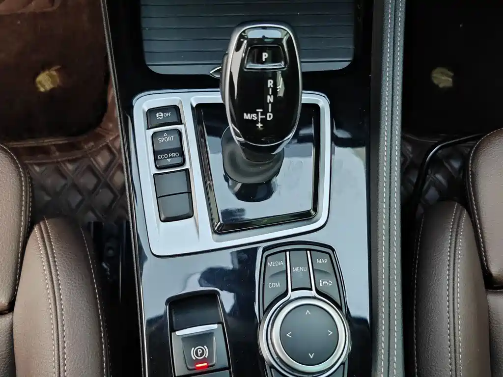 BMW 1 Series 2021 — фото 10