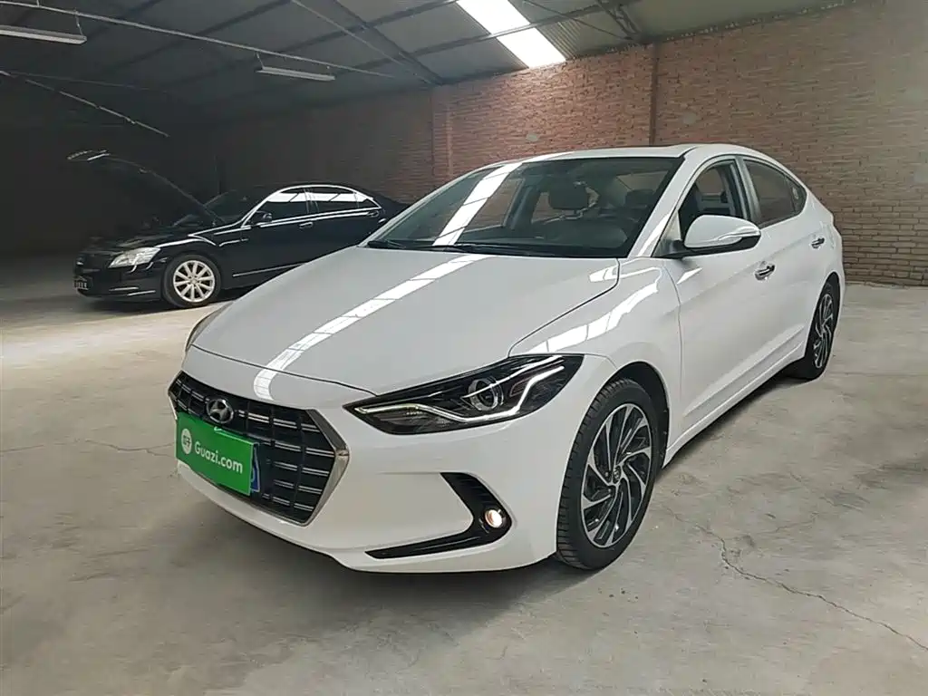Hyundai Elantra 2020 — фото 1
