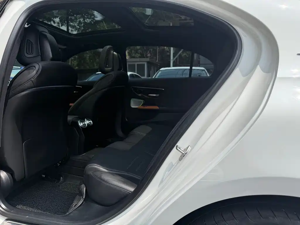 Mercedes-Benz C-Class 2023 — фото 9