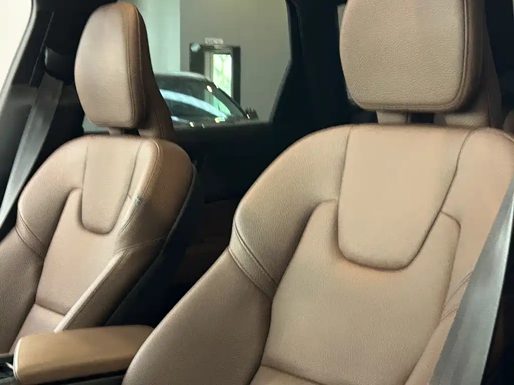 Volvo XC60 2024 — фото 11