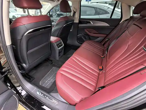 Hongqi H5 2025
