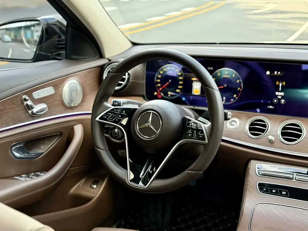 Mercedes-Benz E-Class 2022 — фото 9