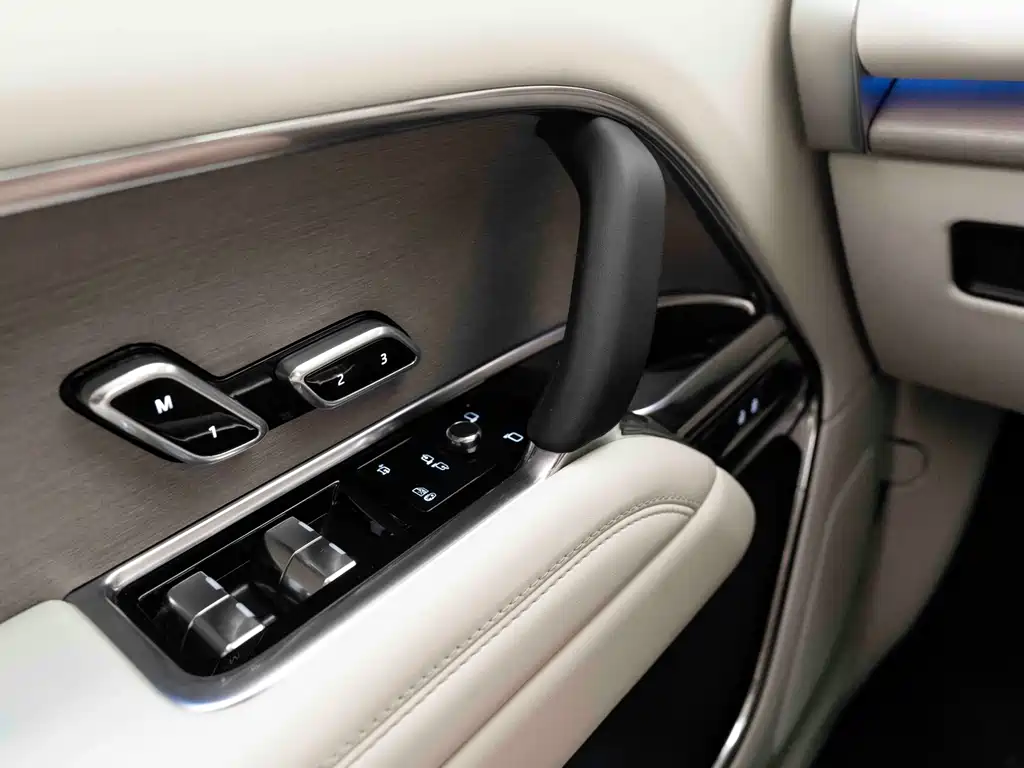 Land Rover Range Rover 2025 — фото 15
