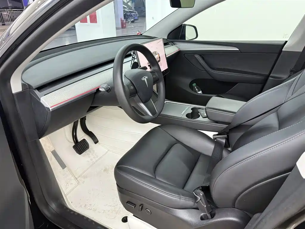 Tesla Model Y 2023 — фото 12