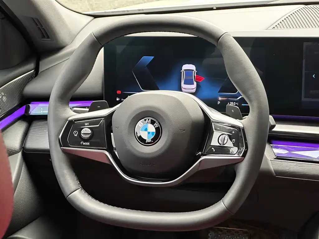 BMW 5 Series 2025 — фото 18