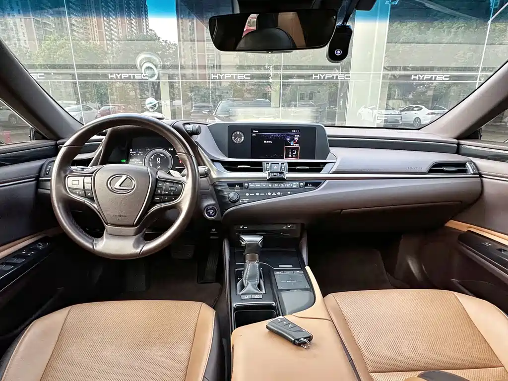 Lexus ES 2020 — фото 9