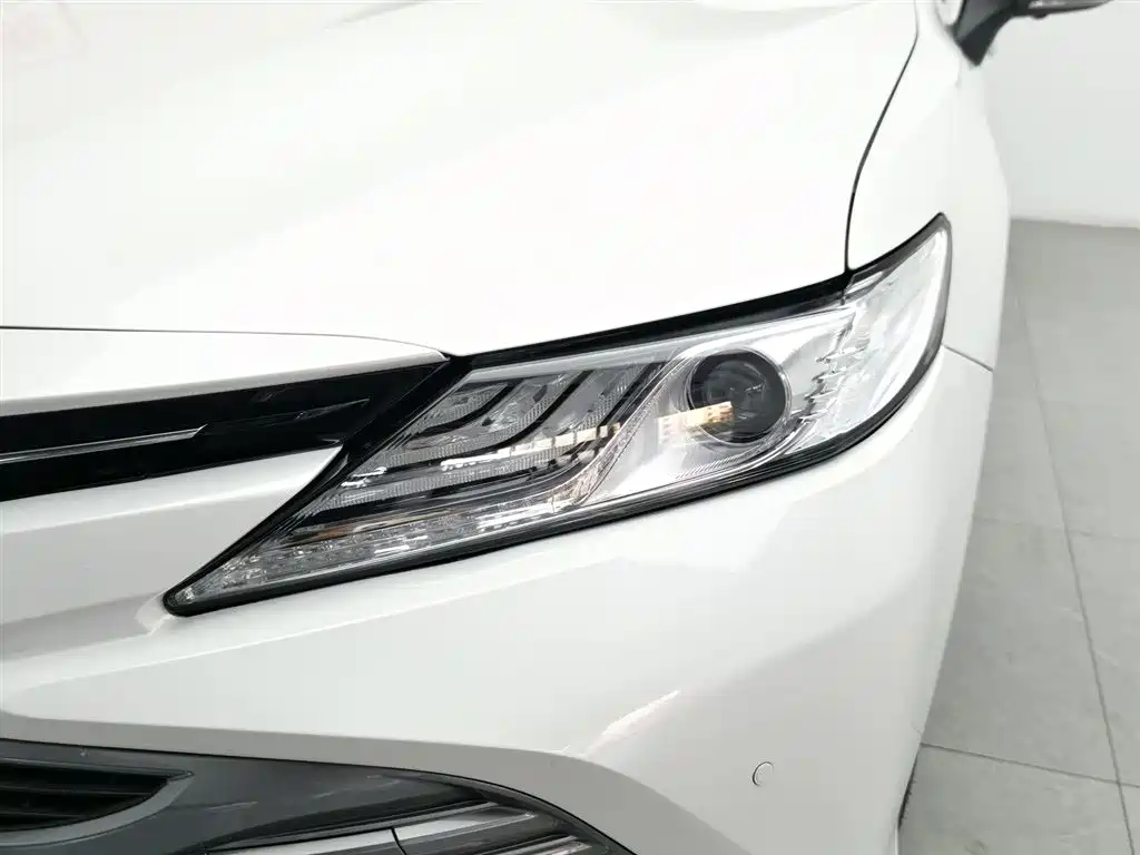 Toyota Camry 2018 — фото 7