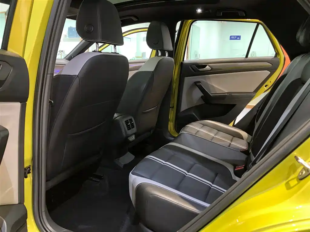 Volkswagen T-Roc 2023 — фото 5
