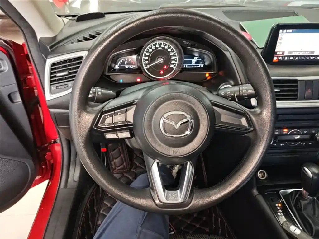 Mazda 3 Axela 2017 — фото 11