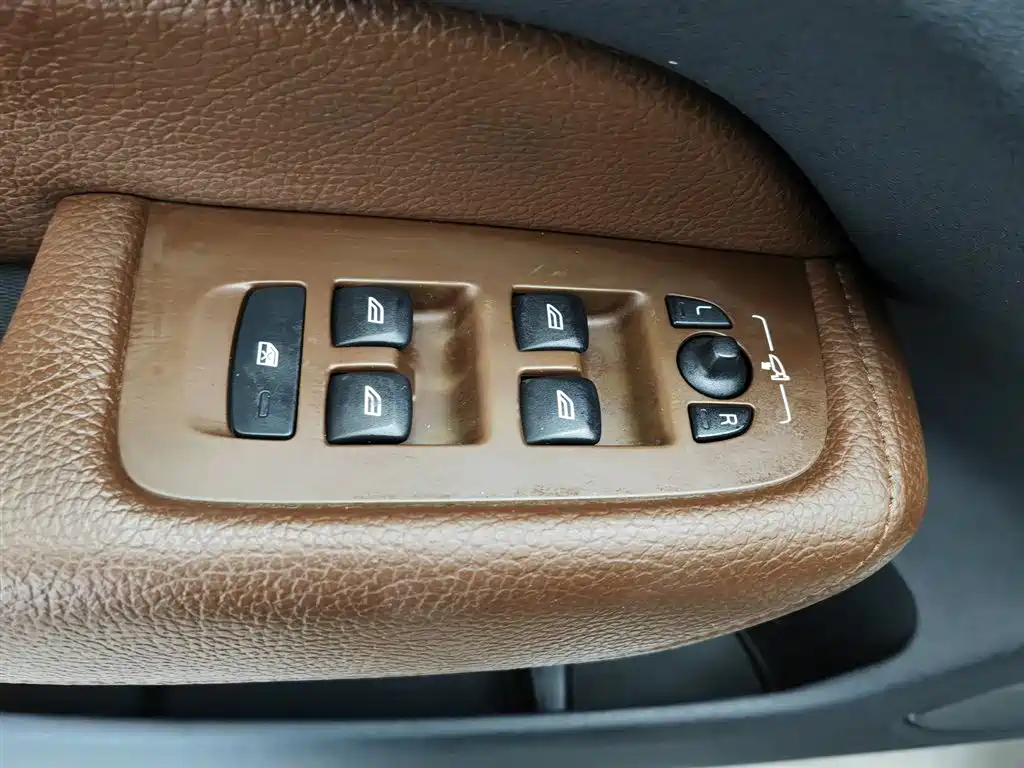 Volvo XC60 2018 — фото 9