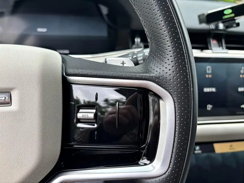 Land Rover Range Rover Evoque 2023 — фото 13