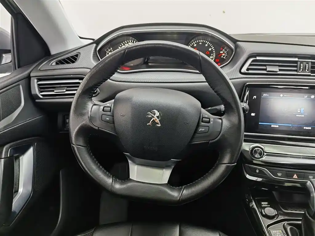 Peugeot 308 2017 — фото 11