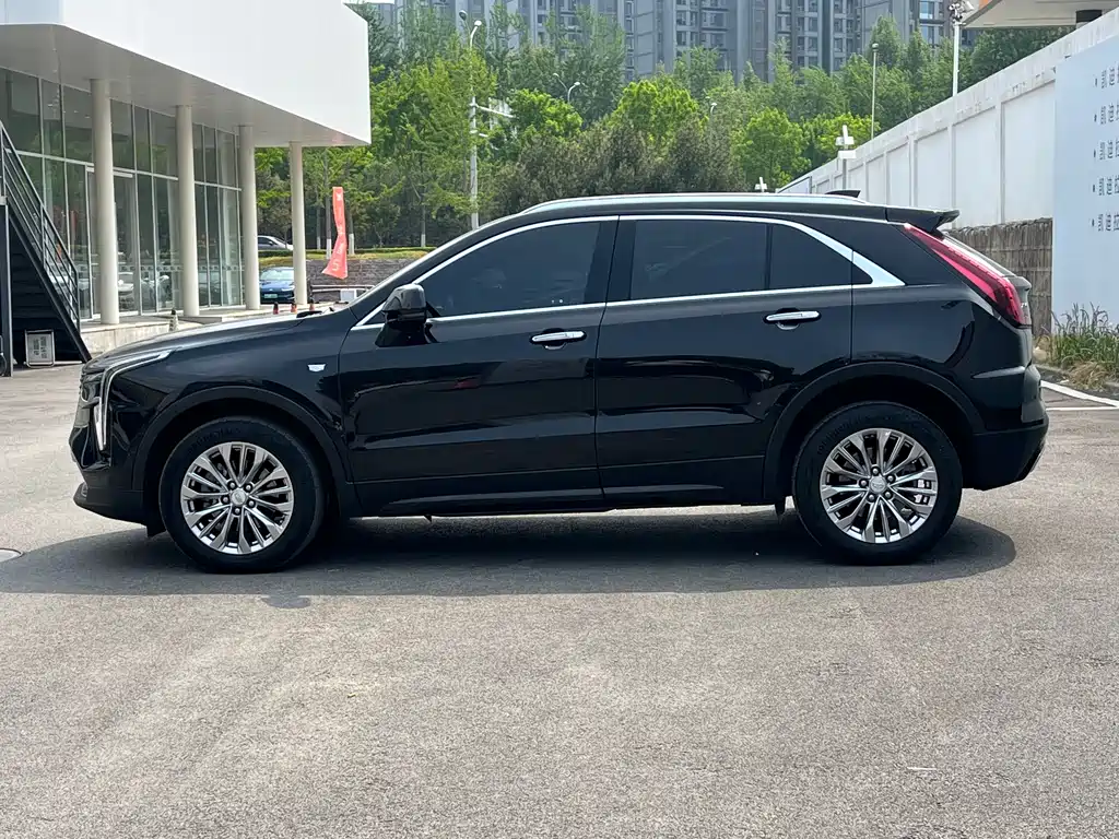 Cadillac XT4 2023 — фото 3