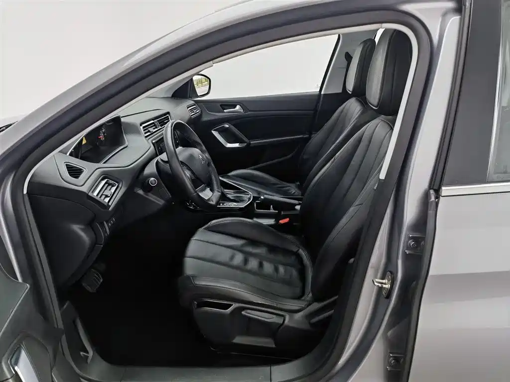 Peugeot 308 2017 — фото 10