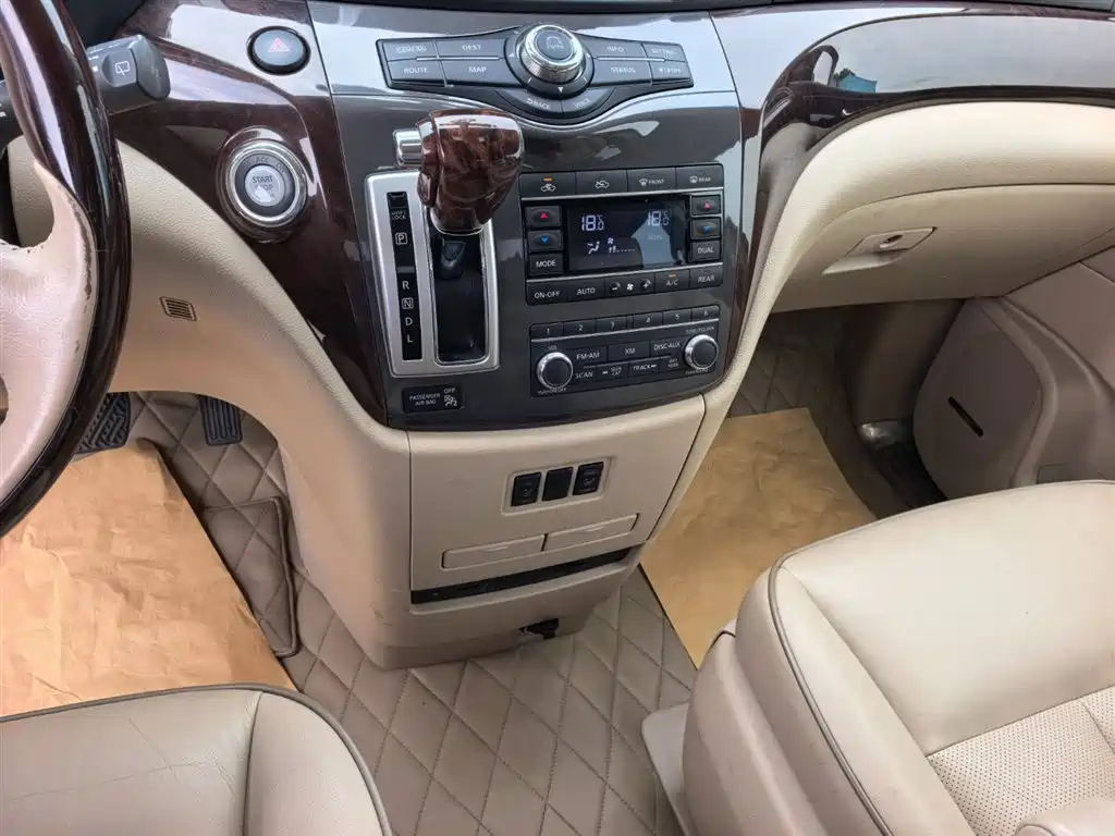 Nissan Quest 2017 — фото 17