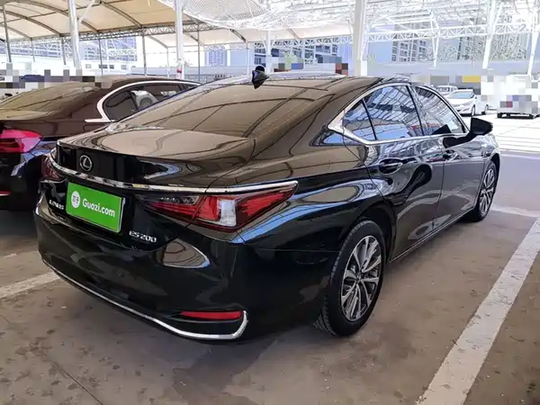 Lexus ES 2024