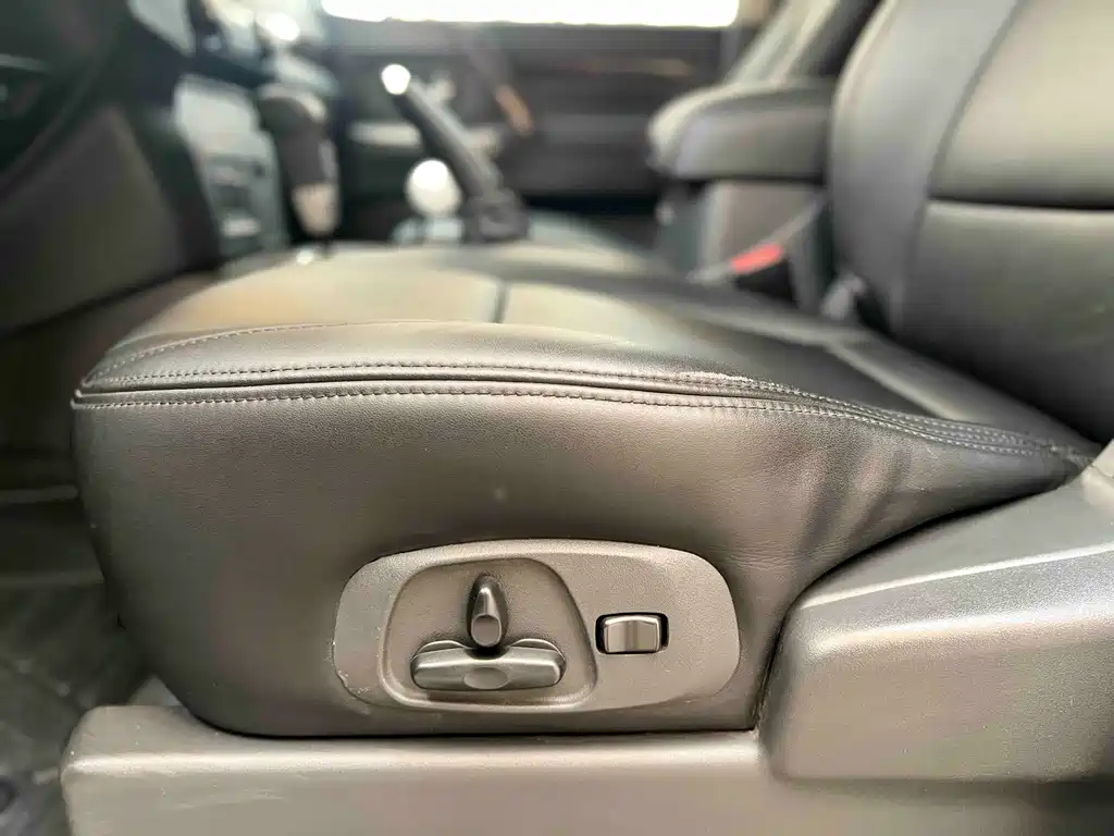 Mitsubishi Pajero 2017 — фото 10