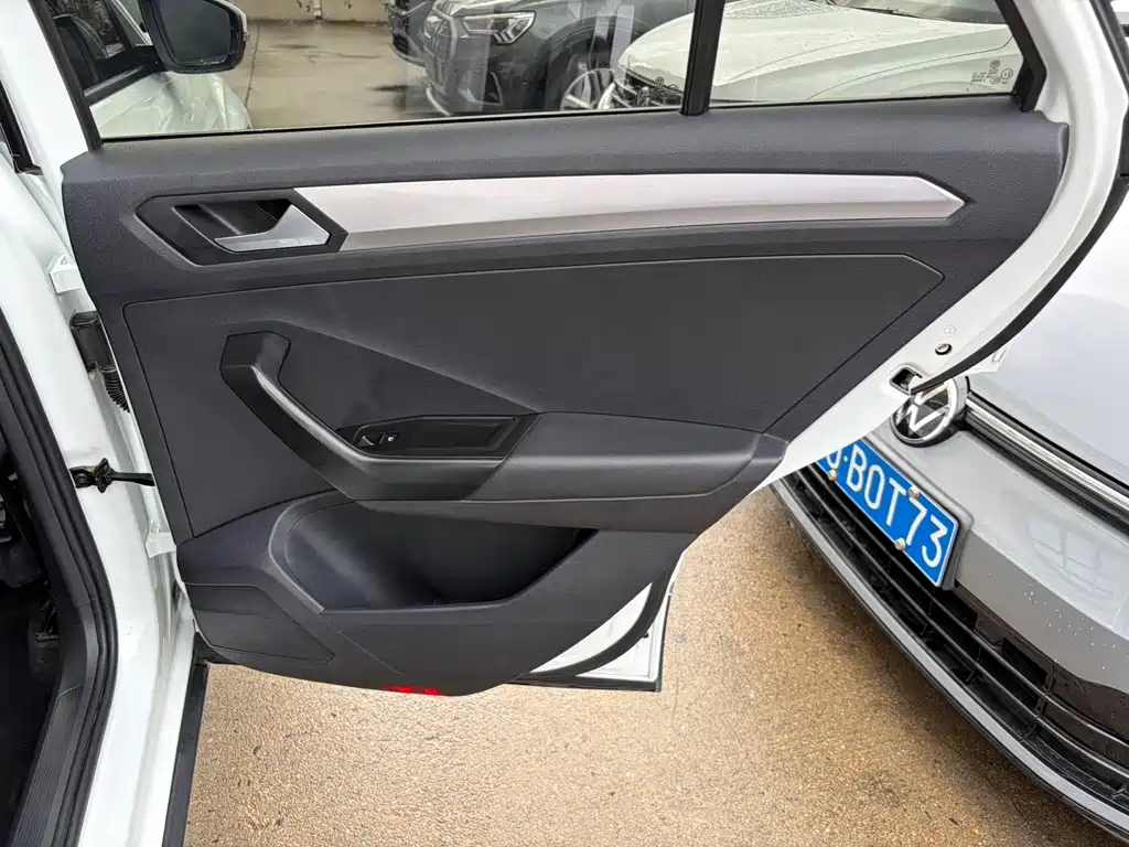 Volkswagen T-Roc 2023 — фото 18