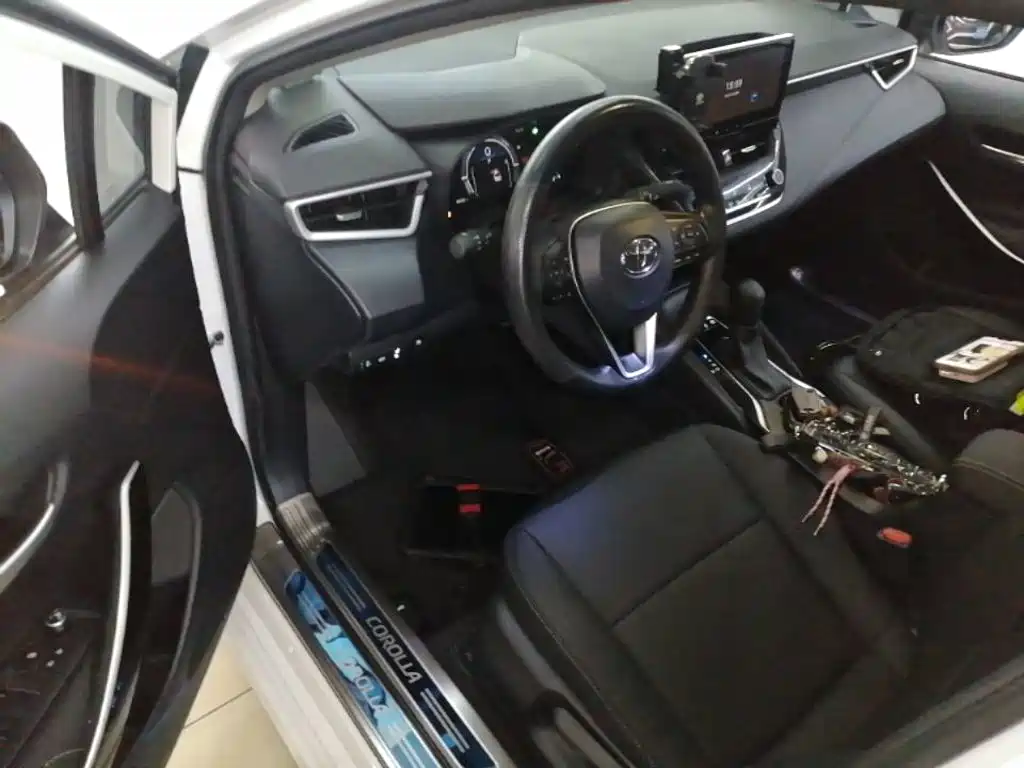 Toyota Corolla 2023 — фото 16