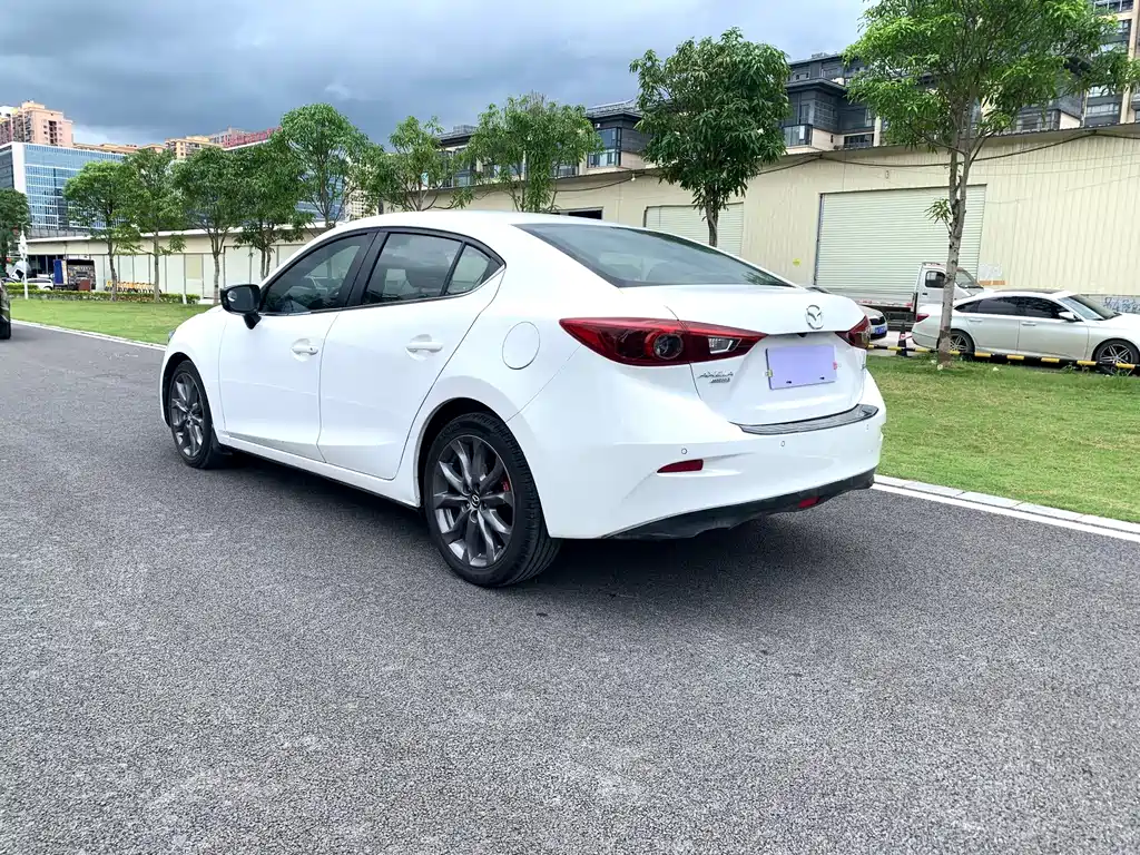 Mazda 3 Axela 2016