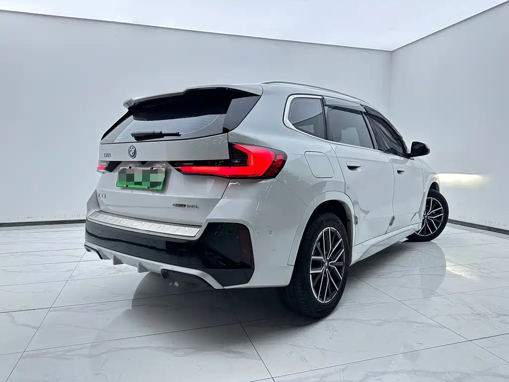 BMW iX1 2024