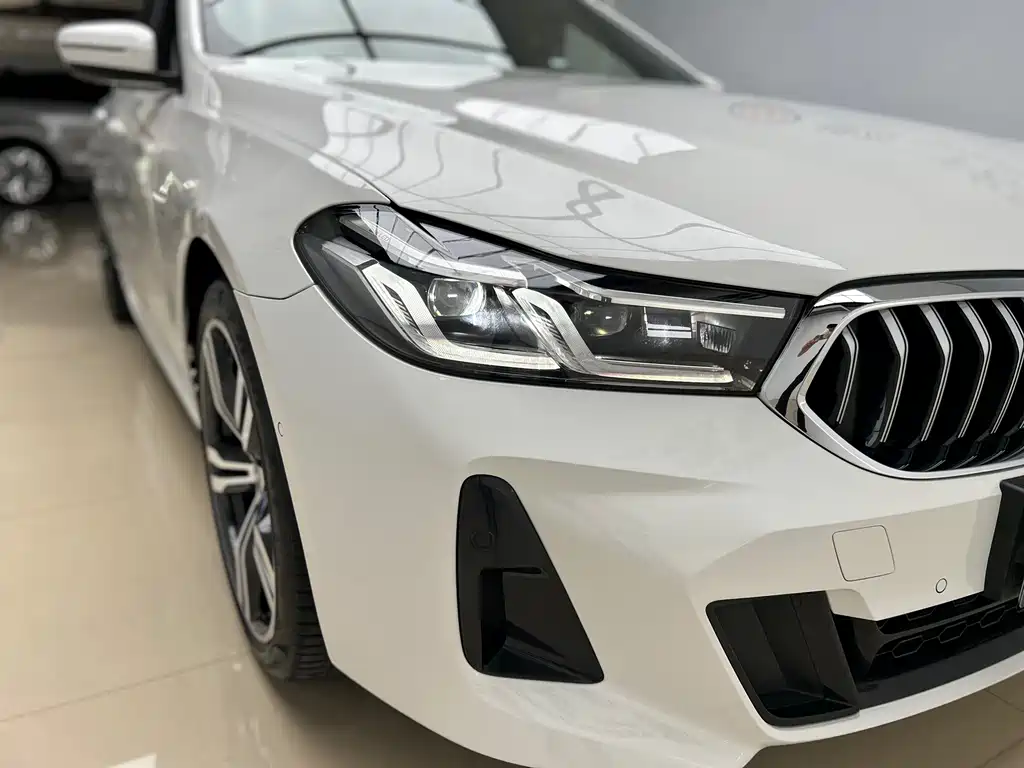 BMW 6 Series GT 2023 — фото 23